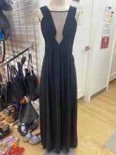 Load image into Gallery viewer, Lulus maxi evening dress M NWT
