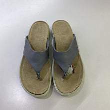 Load image into Gallery viewer, Ecco thong sandals 38
