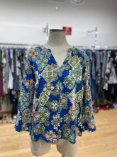 Load image into Gallery viewer, Cream paisley top 40
