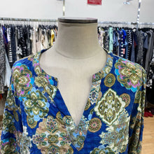 Load image into Gallery viewer, Cream paisley top 40
