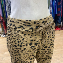 Load image into Gallery viewer, Pull on leopard print pants
