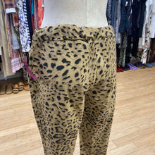 Load image into Gallery viewer, Pull on leopard print pants
