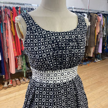 Load image into Gallery viewer, White House Black Market dress 2
