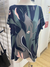 Load image into Gallery viewer, Sympli leaf print top 14
