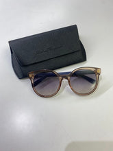 Load image into Gallery viewer, Salvatore Ferragamo plastic frame sunglasses

