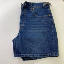 Load image into Gallery viewer, Levis 501 denim shorts 31
