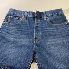 Load image into Gallery viewer, Levis 501 denim shorts 31
