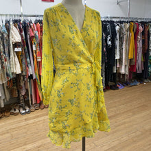 Load image into Gallery viewer, Banana Republic faux wrap dress 10
