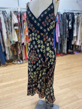 Load image into Gallery viewer, Guess floral hi/low hem dress L
