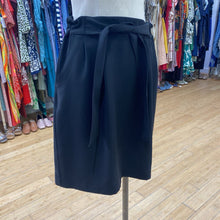 Load image into Gallery viewer, Lululemon skirt 8
