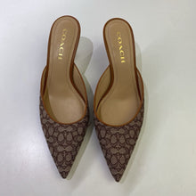 Load image into Gallery viewer, Coach Sandals 7.5
