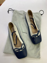 Load image into Gallery viewer, Empress Square Toe Flats 37
