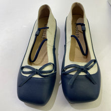 Load image into Gallery viewer, Empress Square Toe Flats 37
