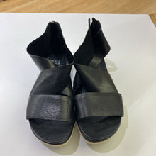 Load image into Gallery viewer, Eileen Fisher sandals 7

