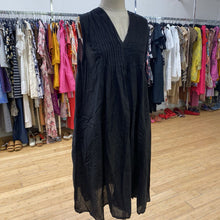 Load image into Gallery viewer, black pleated loose dress
