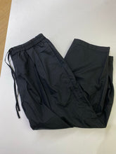 Load image into Gallery viewer, Uniqlo barrel leg pants L
