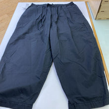 Load image into Gallery viewer, Uniqlo barrel leg pants L
