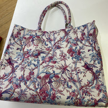 Load image into Gallery viewer, Aritzia Keep Large Tote
