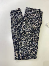 Load image into Gallery viewer, Lululemon Leggings 6
