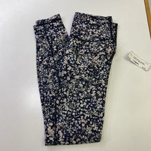 Load image into Gallery viewer, Lululemon Leggings 6
