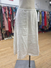 Load image into Gallery viewer, White linen skirt
