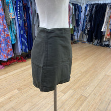 Load image into Gallery viewer, Urban Outfitters Skirt S
