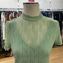 Load image into Gallery viewer, RW&amp;CO lace top S NWT
