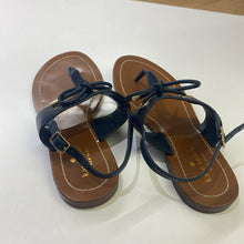 Load image into Gallery viewer, Kate Spade sandals 6.5
