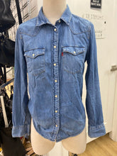 Load image into Gallery viewer, Levis denim shirt S
