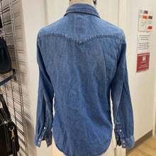 Load image into Gallery viewer, Levis denim shirt S

