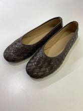 Load image into Gallery viewer, Dansi Spain woven leather flats 38
