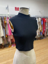 Load image into Gallery viewer, Levis ribbed top NWT M
