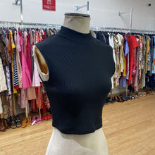 Load image into Gallery viewer, Levis ribbed top NWT M
