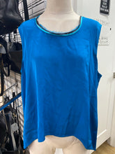 Load image into Gallery viewer, Elie Tahari silk top XL
