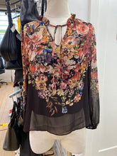 Load image into Gallery viewer, Rachel Zoe flowy overlay top M
