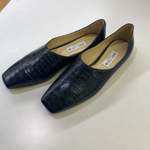Load image into Gallery viewer, Jimmy Choo Mirele embossed croc ballet flats 40
