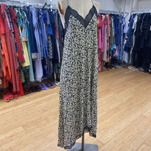 Load image into Gallery viewer, Ro's Garden Dress S NWT
