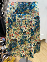 Load image into Gallery viewer, Danier satin skirt 8
