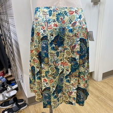 Load image into Gallery viewer, Danier satin skirt 8
