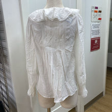 Load image into Gallery viewer, Anthropologie ruffle detail top M
