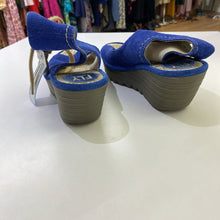 Load image into Gallery viewer, Fly London suede sandals 38
