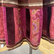 Load image into Gallery viewer, Suttles &amp; Seawind vintage skirt (made in Nova Scotia) M
