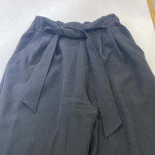 Load image into Gallery viewer, Lululemon cropped pants 4
