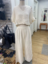 Load image into Gallery viewer, Pokoloko crinkle cotton pull on pants O/S
