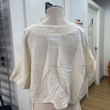 Load image into Gallery viewer, Pokoloko crinkle cotton top O/S
