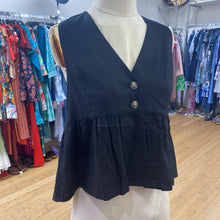 Load image into Gallery viewer, RW&amp;CO linen/blend peplum vest XS
