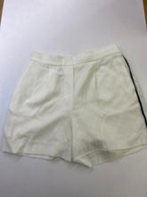 Load image into Gallery viewer, Babaton shorts 4
