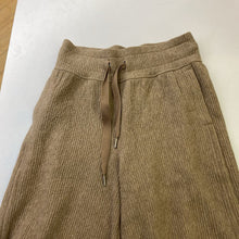 Load image into Gallery viewer, Lululemon ribbed crop pants 4
