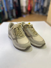 Load image into Gallery viewer, Geox Respira sneakers NWOT 6
