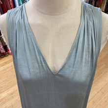 Load image into Gallery viewer, Banana Republic top M NWT
